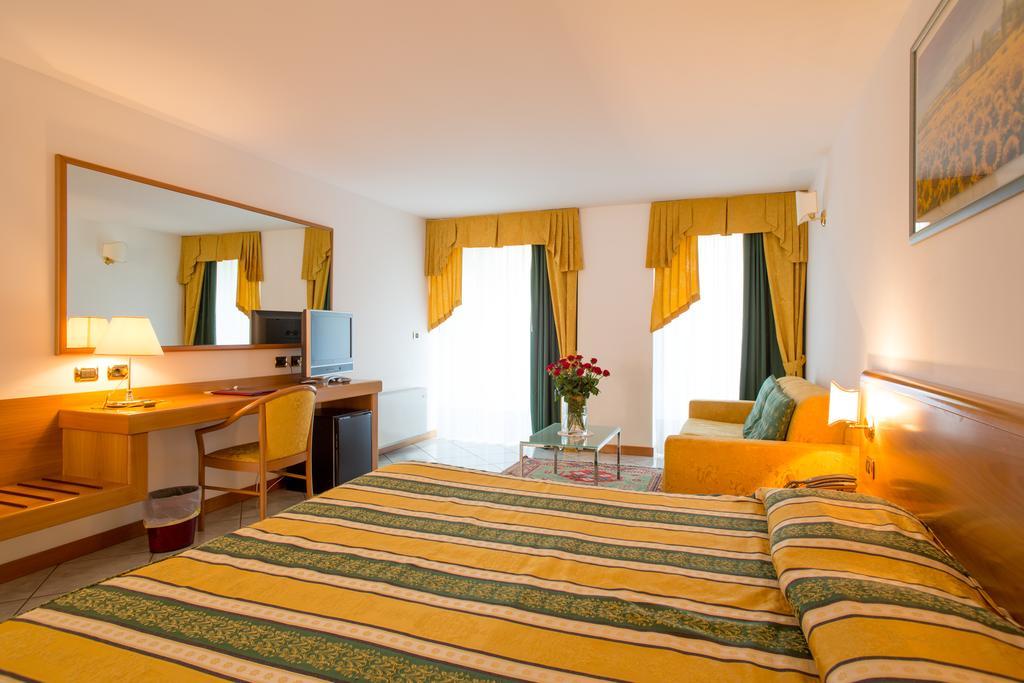 Hotel Capri Bardolino 3S Phòng bức ảnh
